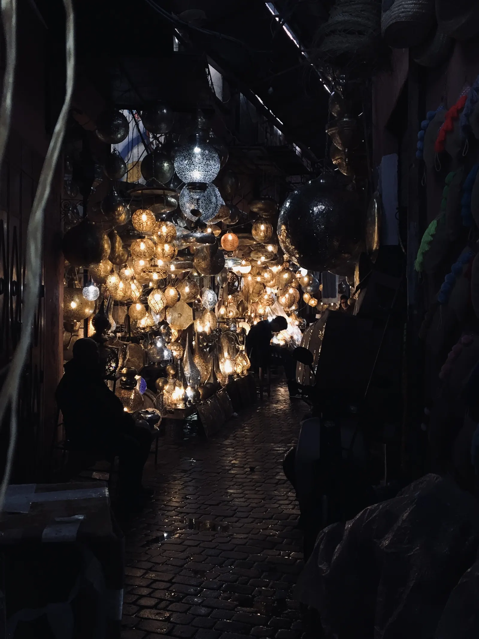 Lanternes dans un souk